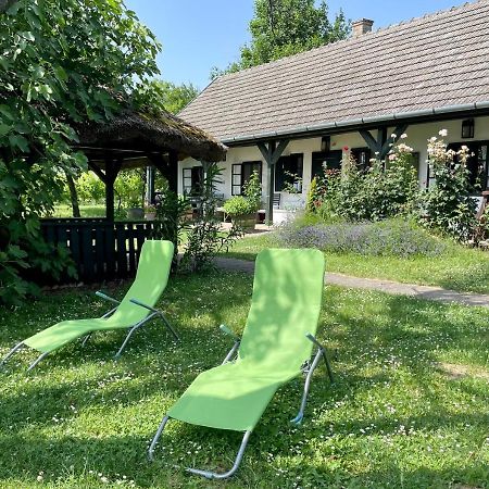 Lelle Vineyard Cottages Balatonlelle Bagian luar foto