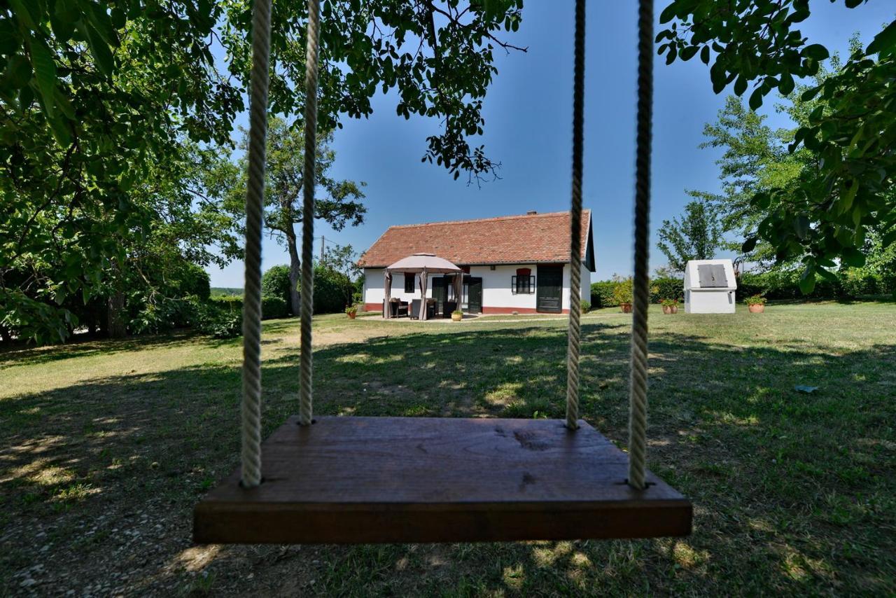 Lelle Vineyard Cottages Balatonlelle Bagian luar foto