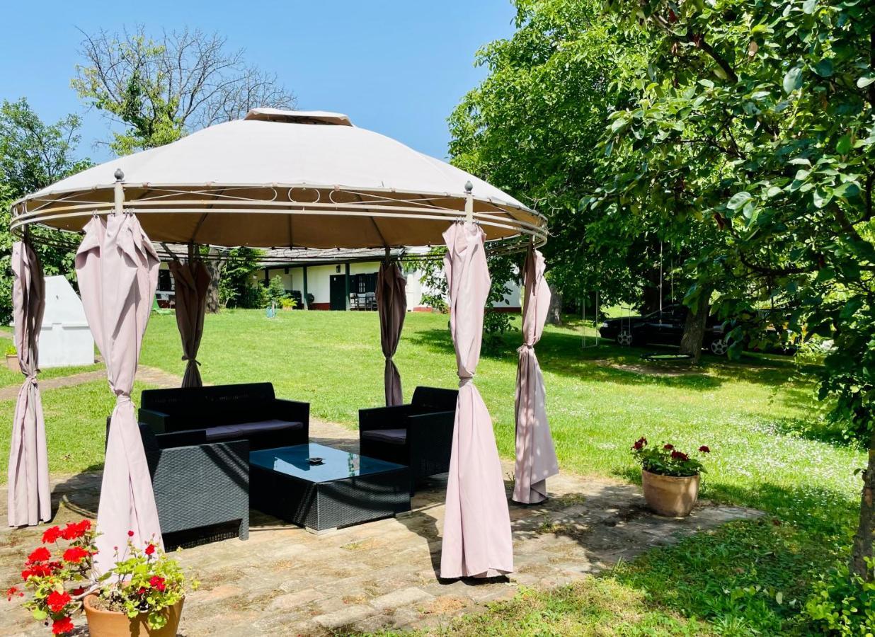 Lelle Vineyard Cottages Balatonlelle Bagian luar foto